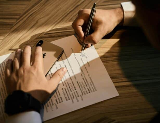 Дело срещу банка за неравноправни клаузи – върнете надплатеното